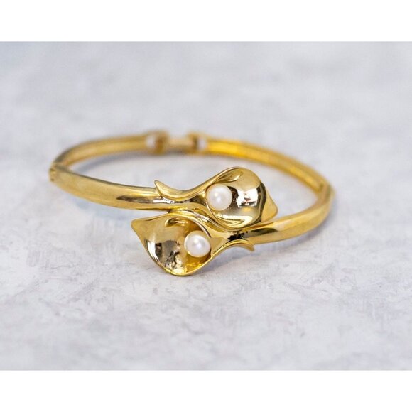 Vintage Faux Pearl Gold Tone Flower Bangle, Spiral Bangle - CQ1 - Picture 1 of 3